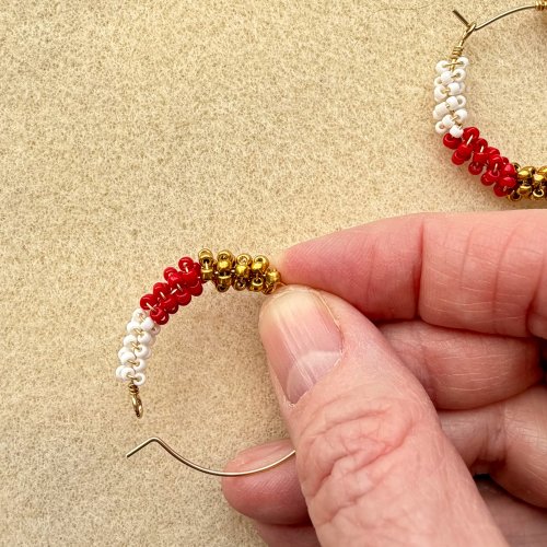 Margot Potter's Wrap It Up Earrings - , Contemporary Wire Jewelry, Wire Wrapping, Wrapping, Wire Wrapping Jewelry, Beads, Repeat steps three and four